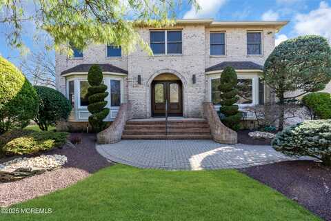 47 Oxford Road, Manalapan, NJ 07726