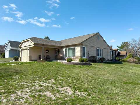2 Sandhurst Street, Manchester, NJ 08759