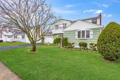 345 N Wisconsin Avenue, Massapequa, NY 11758