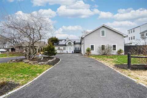 25 Fairlawn Court, Shirley, NY 11967