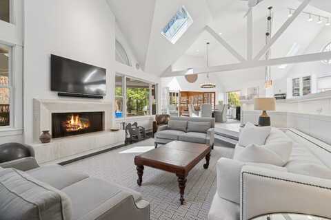9 Long Hill Road, East Hampton, NY 11937