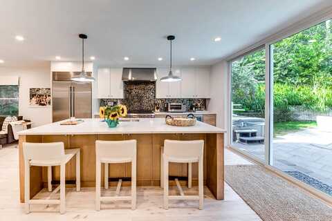 9 Folkstone Drive, East Hampton, NY 11937