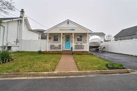 35 Mound Street, Lindenhurst, NY 11757