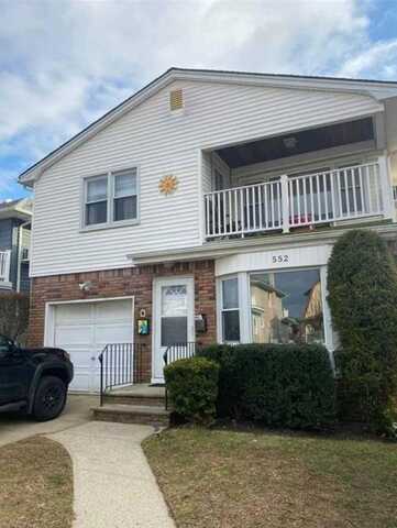 552 E Walnut Street, Long Beach, NY 11561