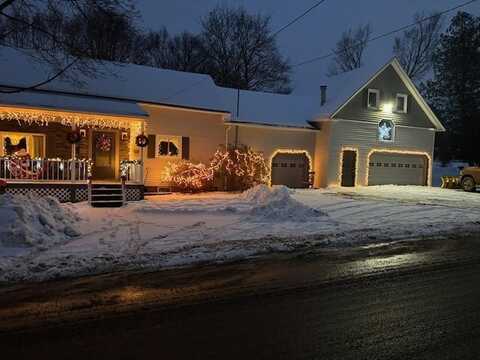 49 North Street, Newport, ME 04953