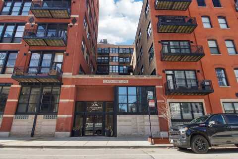 226 N Clinton Street, Chicago, IL 60661