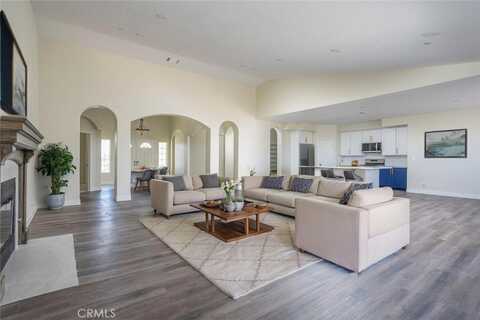 9678 Farmington Street, Oak Hills, CA 92344