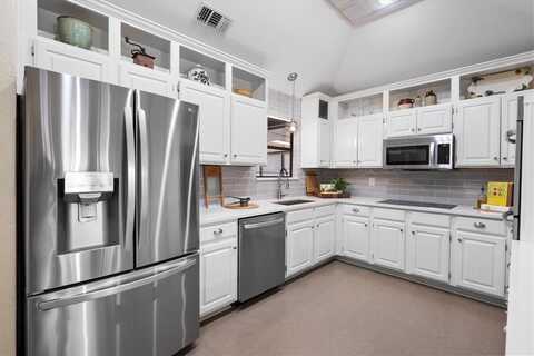 1512 Cobblestone Drive, DeSoto, TX 75115