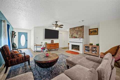 5213 Prestwick Drive, Fort Worth, TX 76135