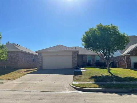 5149 Raymond Drive, Fort Worth, TX 76244