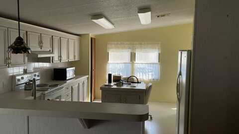 39645 Keiths Cir, Zephyrhills, FL 33542