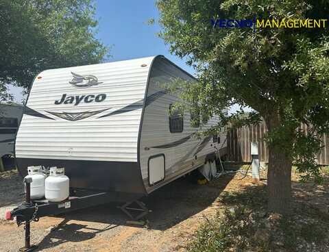 642 10th St, Floresville, TX 78114
