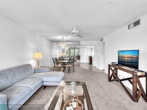 3051 S Palm Aire Dr, Pompano Beach, FL 33069