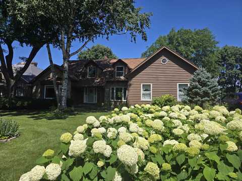2015 HICKORY Lane, OSHKOSH, WI 54901