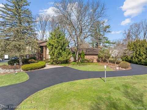 4838 KEW Court, Bloomfield Hills, MI 48301