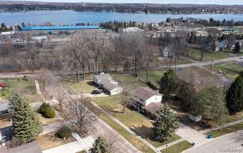2414 Pine Orchard Drive, Waterford, MI 48329