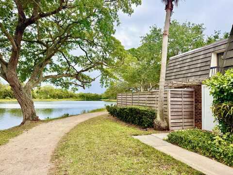 411 4th Terrace, Palm Beach Gardens, FL 33418