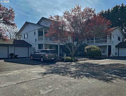801 BROOKHAVEN DR, Brookings, OR 97415
