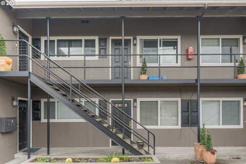 5931 SE MILWAUKIE AVE, Portland, OR 97202