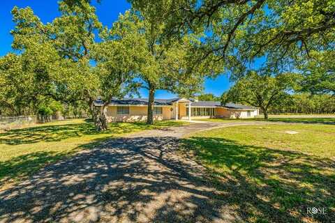 1124 W 6th St, Brady, TX 76825