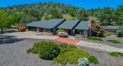 1815 Hill Cummins Ln, Yreka, CA 96097