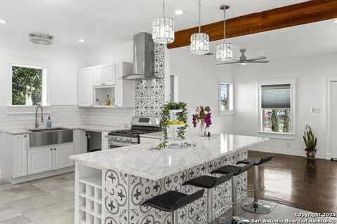 1214 W Summit, San Antonio, TX 78201