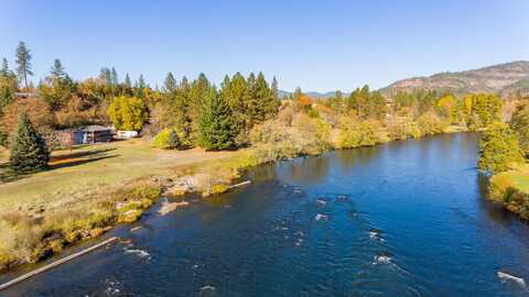 7266 Rogue River Drive, Shady Cove, OR 97539