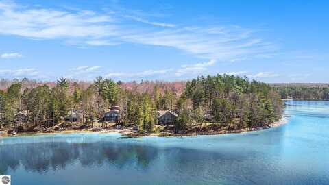 10334 N Twin Lake Road, NE, Mancelona, MI 49659