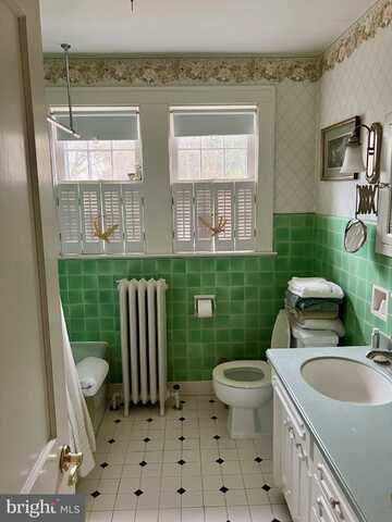 2 BUCKINGHAM AVENUE, TRENTON, NJ 08618