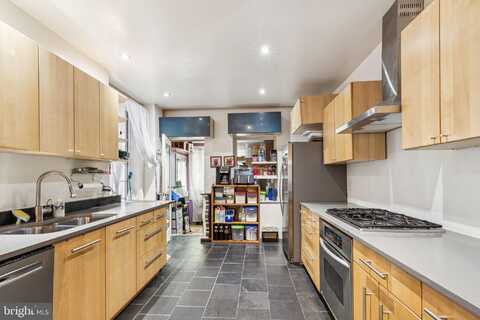 225 BUCKINGHAM PLACE, PHILADELPHIA, PA 19104