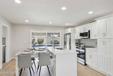6914 W CANTERBURY Drive, Peoria, AZ 85345