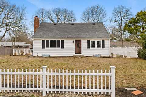 8 Nobby Lane, West Yarmouth, MA 02673