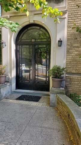22 Seymour St, Montclair, NJ 07042