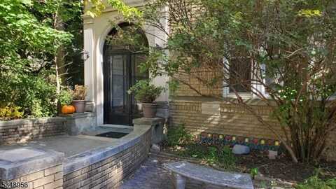 22 Seymour St, Montclair, NJ 07042