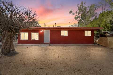 1812 VAN Court SW, Albuquerque, NM 87105