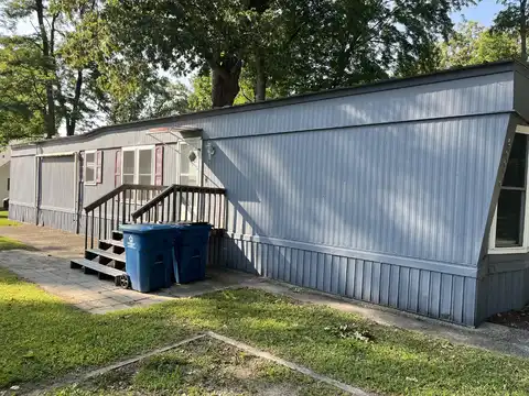 50040 South Street, Dowagiac, MI 49047