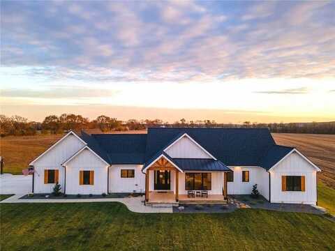 1072 E 1466 Road, Lawrence, KS 66046