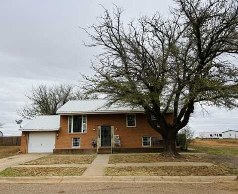 1800 N 8th Street, Tahoka, TX 79373