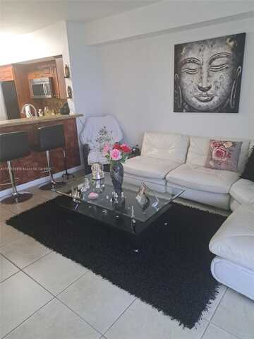 5085 NW 7th St, Miami, FL 33126
