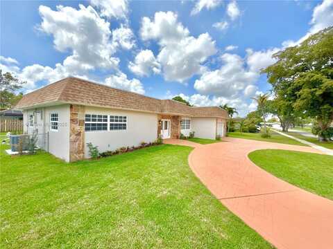7480 NW 14th St, Plantation, FL 33313