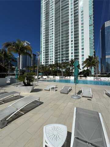 950 Brickell Bay Dr, Miami, FL 33131