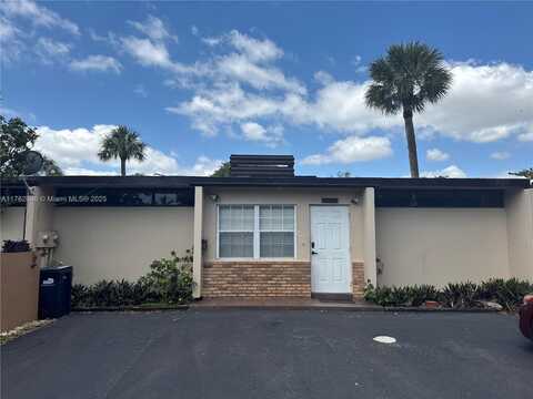 15018 Royal Palm Ct, Miami Lakes, FL 33014