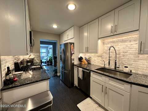 143 Chestnut Way, Manalapan, NJ 07726