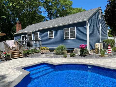 6 Cassie Court, Mount Sinai, NY 11766
