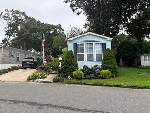 1661 Old Country Road, Riverhead, NY 11901