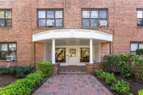 2 Townhouse Place, Great Neck, NY 11021
