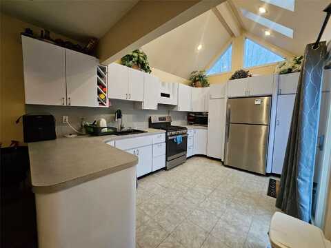 17 Terry Street, Hicksville, NY 11801
