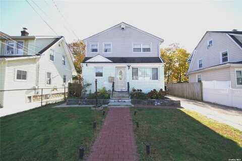 32 Stowe Place, Hempstead, NY 11550