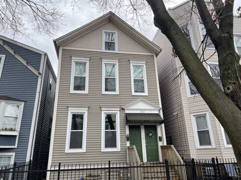 1821 W Henderson Street, Chicago, IL 60657