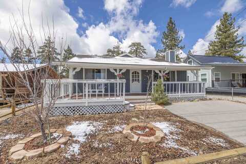 1066 Paradise Way, Big Bear City, CA 92314